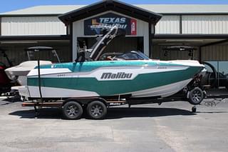 BOATZON | Malibu Boats M220 2024