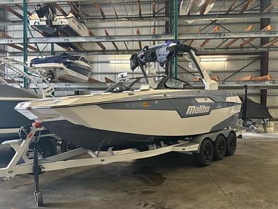 BOATZON | Malibu Boats M240 2021