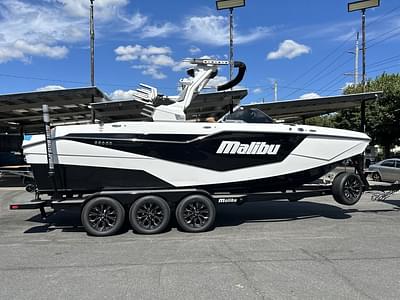 BOATZON | Malibu Boats M242 2024