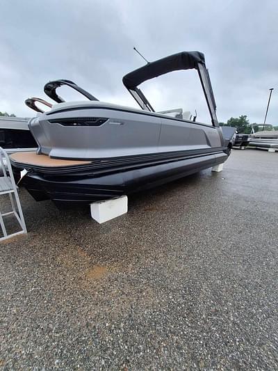 BOATZON | Manitou 24 EXPLORE NAVIGATOR MAX TRIFOLD STEALTH DE 2024