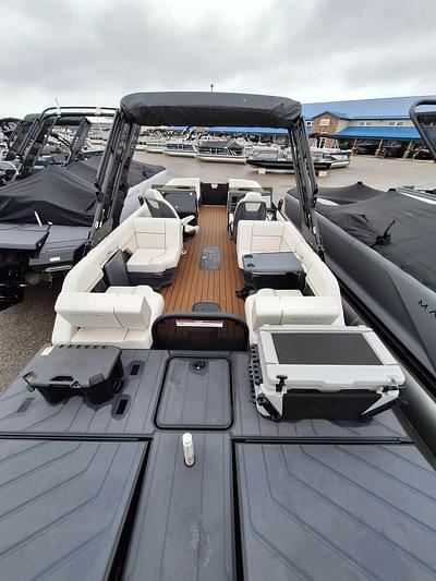 BOATZON | Manitou 24 EXPLORE NAVIGATOR MAX TRIFOLD STEALTH DE 2024