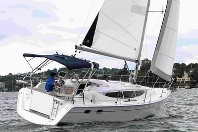 BOATZON | Marlow-Hunter e33 2013