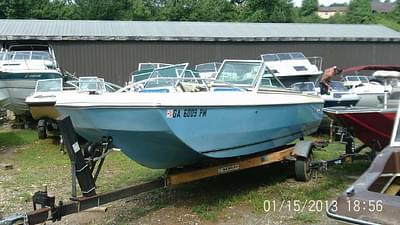 BOATZON | Marquis Boats 185 Bowrider Mercruiser 165 1974