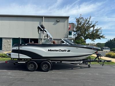 BOATZON | MasterCraft XT21 2018