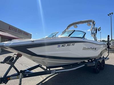 BOATZON | MasterCraft XT22 2020