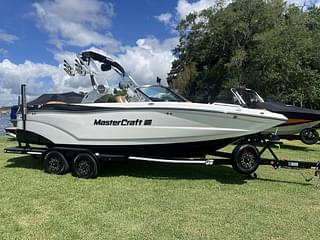 BOATZON | MasterCraft XT22 2020