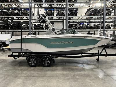 BOATZON | MasterCraft XT22 2024