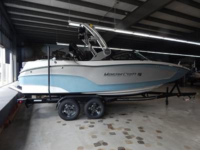 BOATZON | MasterCraft XT22 2024