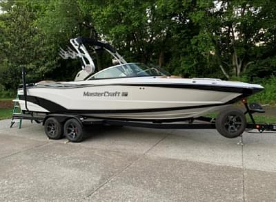 BOATZON | MasterCraft XT25 2020