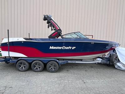 BOATZON | MasterCraft XT25 2024