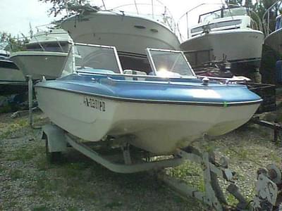 BOATZON | MFG Boat Co. 160 trihull bowrder outboard hull 1971