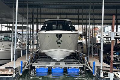 BOATZON | Monterey 378 SE 2017