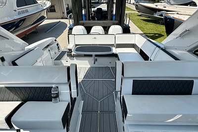 BOATZON | Monterey 385 SS 2023