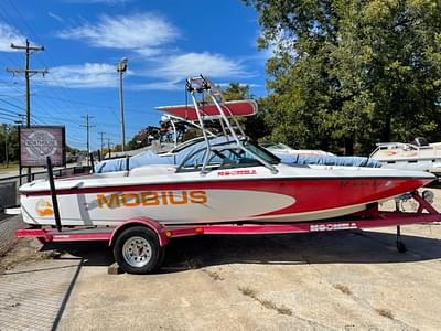 BOATZON | Moomba Mobius 2000