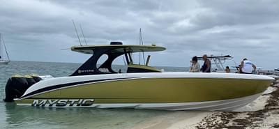 BOATZON | Mystic Powerboats M4200 2016