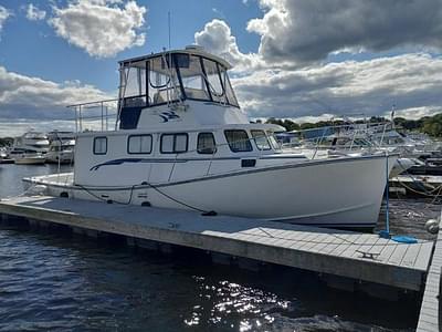 BOATZON | Northshore 40 Novi Flybridge Trawler 2004