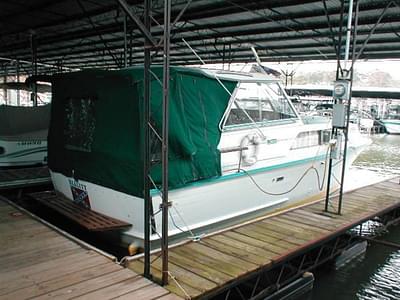 BOATZON | Owens 28 Cruiser Twin 327 Inboards 1968