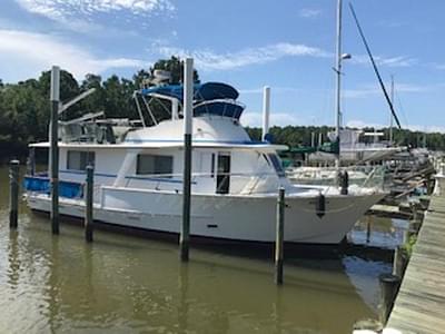 BOATZON | Pearson 43 Motor Yacht 1984