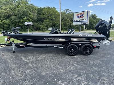 BOATZON | Phoenix Bass Boats 721 ZXL 2025