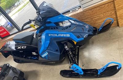 BOATZON | Polaris® 850 Indy XC 137 Gloss Black 2024 BOATZON | Polaris® 850 Indy XC 137 Gloss Black 2024