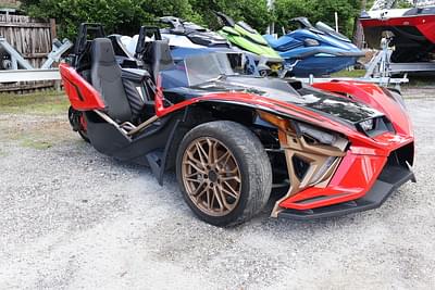 BOATZON | Polaris Slingshot® SLINGSHOT R LE AUTODRIVE 49ST CRMSON FRGE Signature LE 2022