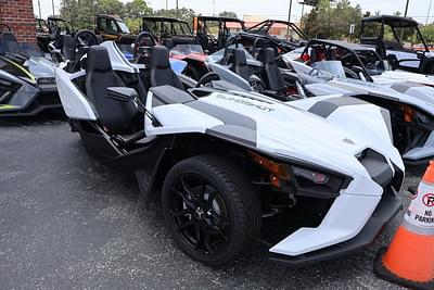 BOATZON | Polaris Slingshot® SLINGSHOT S MANUAL 2024