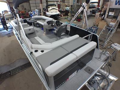 BOATZON | Princecraft Vectra 21 Cruise Lounge Pontoon  Mercury 4Stroke EFI 2025