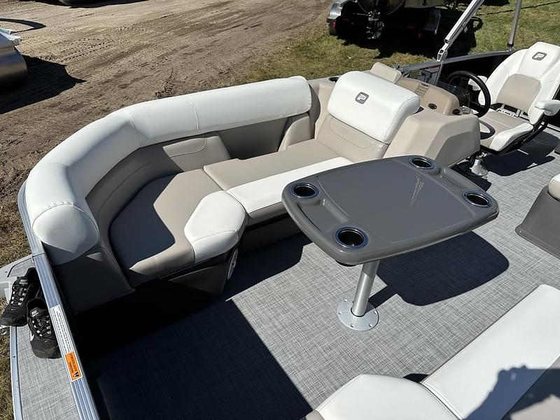 New Princecraft Vectra 21 RL Dinette Swingback Pontoon Mercury 4Stroke ...