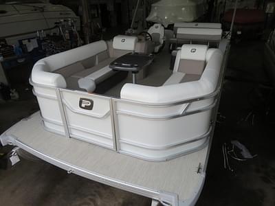 BOATZON | Princecraft Vectra 23 RL Dinette Swingback Pontoon  Mercury 4Stroke EFI 2024