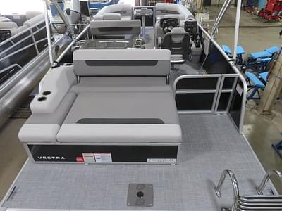 BOATZON | Princecraft Vectra 23 RL Swingback Dinette Pontoon  Mercury 4Stroke EFI 2025