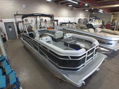 BOATZON | Princecraft Vectra 23 RL Swingback Lounge Pontoon  Mercury 4Stroke EFI 2025