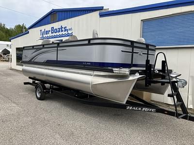 BOATZON | Qwest 820 XRE Fish 2023