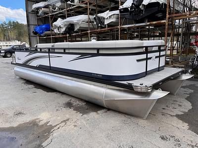 BOATZON | Qwest Pontoons 822 EClass Lanai L 2023