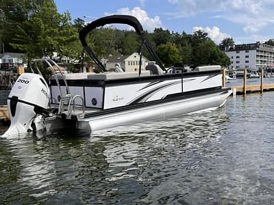 BOATZON | Qwest Pontoons 822 EClass RLS Triple Tube LTZ 2023