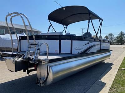 BOATZON | Qwest Pontoons 824 EClass Splash Pad Rw LTZ 2023