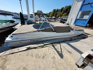 BOATZON | 1999 Regal 2500 LSR