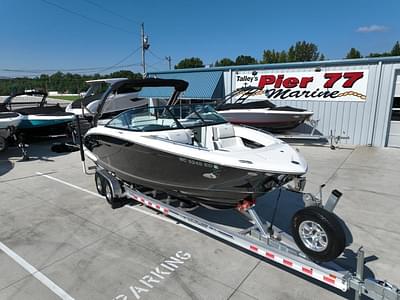 BOATZON | Regal 2800 Bowrider 2017