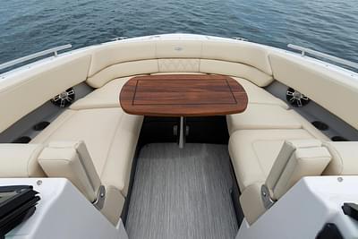 BOATZON | Regal 2800 Bowrider 2020