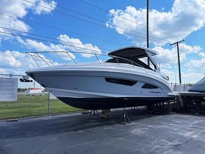 BOATZON | Regal 33 Express 2025