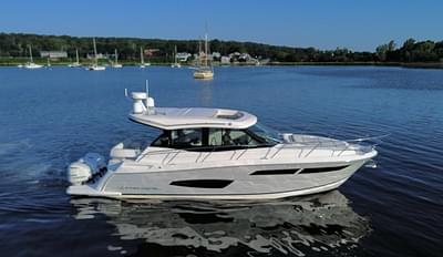 BOATZON | Regal 38 XO 2021