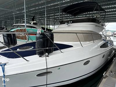 BOATZON | Regal 3880 Commodore