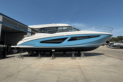 BOATZON | Regal 42 GRAND COUPE 2017