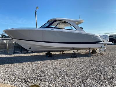 BOATZON | Regal LX36 2025