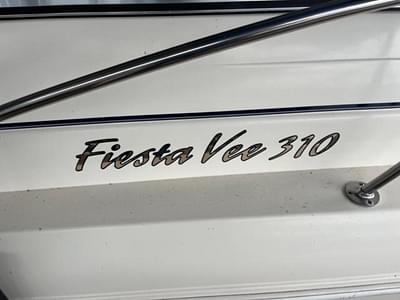 BOATZON | 2000 Rinker 310 Fiesta Vee