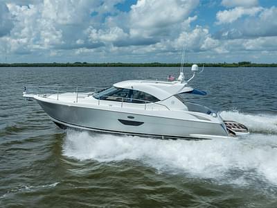 BOATZON | Riviera 4400 Sport Yacht 2009