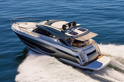 BOATZON | Riviera 4600 Sport Yacht Platinum Edition 2025