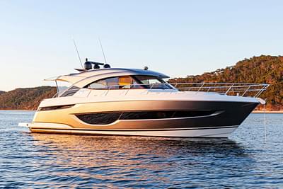 BOATZON | Riviera 4600 Sport Yacht Platinum Edition 2025