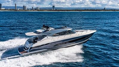 BOATZON | Riviera 5400 Sport Yacht Platinum Edition 2025