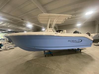 BOATZON | Robalo R200 Center Console 2024