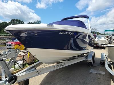 BOATZON | Robalo R207 2023